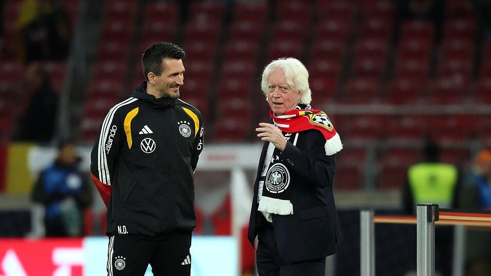Weiß von keinen Gesprächen mit Löw: Ghanas Sportdirektor Winfried Schäfer (r). (Archivbild) Weiß von keinen Gesprächen mit Löw: Ghanas Sportdirektor Winfried Schäfer (r). (Archivbild)