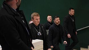 Der ukrainische Pr&auml;sident Selenskyj in Davos, wo er sagte, dass Vertreter der USA, der Ukraine und Russlands &uuml;ber Bedingungen f&uuml;r ein Ende des Ukraine-Krieges reden wollen.