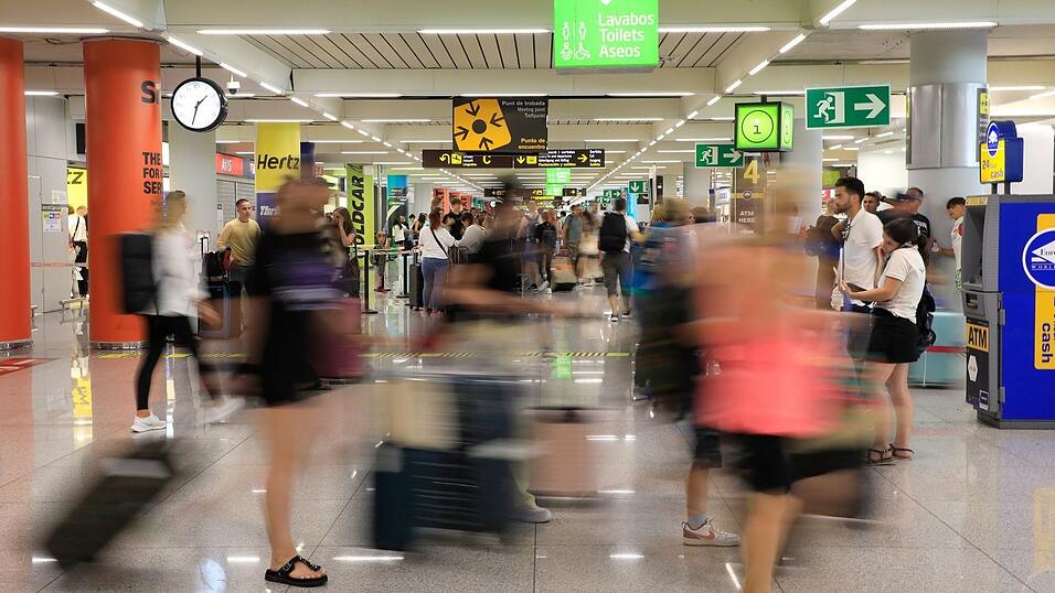 Keine Seltenheit: Hektik am Flughafen von Palma. (Foto Archiv)