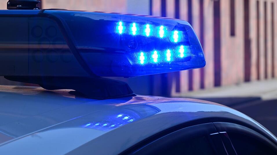 Bei einer Sofortfahndung fand die Polizei die beiden Verdächtigen. (Symbolbild)
