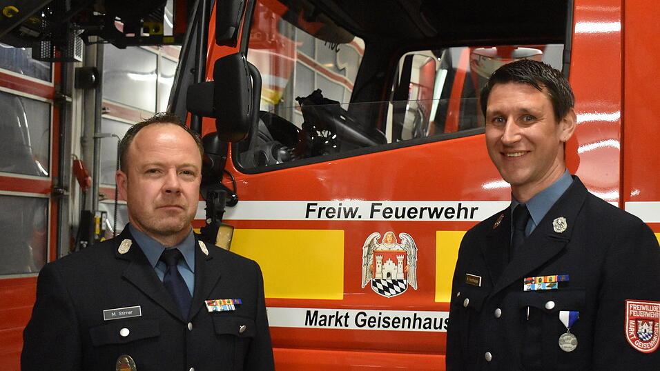 Sie wurden in ihren Ämtern bestätigt: Kommandant Michael Stirner (links) und sein Stellvertreter Johann Hochholzer. Sie wurden in ihren Ämtern bestätigt: Kommandant Michael Stirner (links) und sein Stellvertreter Johann Hochholzer.