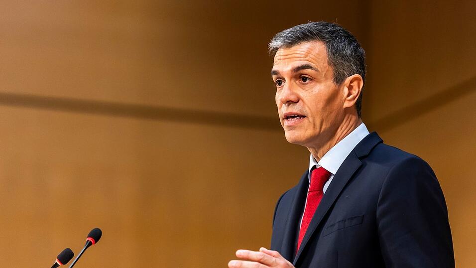 Sánchez wird nicht direkt beschuldigt, der Druck auf den Ministerpräsidenten nimmt aber zu. (Archivbild) Sánchez wird nicht direkt beschuldigt, der Druck auf den Ministerpräsidenten nimmt aber zu. (Archivbild)