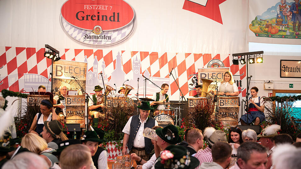 Die Partybilder vom Freitag, 8. August, aus dem Festzelt Greindl. Die Partybilder vom Freitag, 8. August, aus dem Festzelt Greindl.