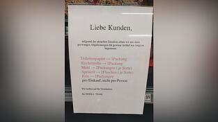 Dieser Aushang war eine Woche lang in einem Edeka im Kreis Landshut zu sehen. 