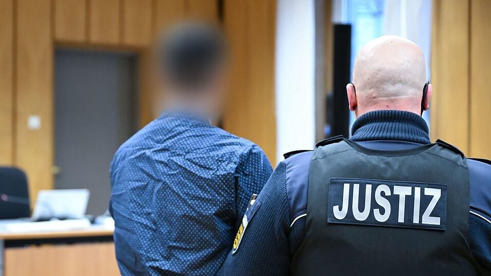 Ein 31-J&auml;hriger soll vor allem in Baden-W&uuml;rttemberg und Nordrhein-Westfalen theoretische F&uuml;hrerscheinpr&uuml;fungen f&uuml;r Fahrsch&uuml;ler absolviert haben und daf&uuml;r 12.000 Euro erhalten haben.