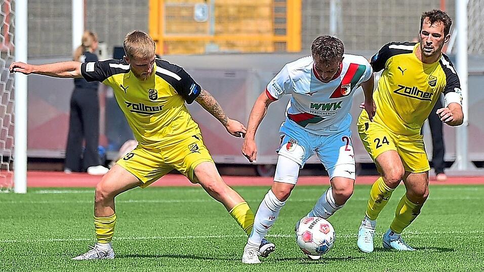 Kein Zuckerschlecken wird die Partie f&uuml;r Jonas Go&szlig; (l.), Felix Weber und Co gegen Augsburg II mit David Deger.