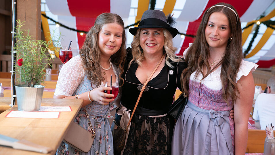 Die Partybilder vom Dienstag, 12. August, aus dem Festzelt Krönner. Die Partybilder vom Dienstag, 12. August, aus dem Festzelt Krönner.