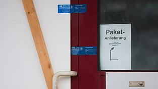 Ein Mann steht im Verdacht, seine Söhne, seine Ehefrau, seine Schwester und dann sich selbst getötet zu haben. Ein Mann steht im Verdacht, seine Söhne, seine Ehefrau, seine Schwester und dann sich selbst getötet zu haben.