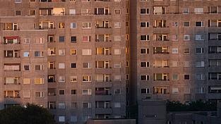Linke, SPD und Grüne wollen private Wohnungsbestände in Berlin vergesellschaften. (Archivbild) Linke, SPD und Grüne wollen private Wohnungsbestände in Berlin vergesellschaften. (Archivbild)
