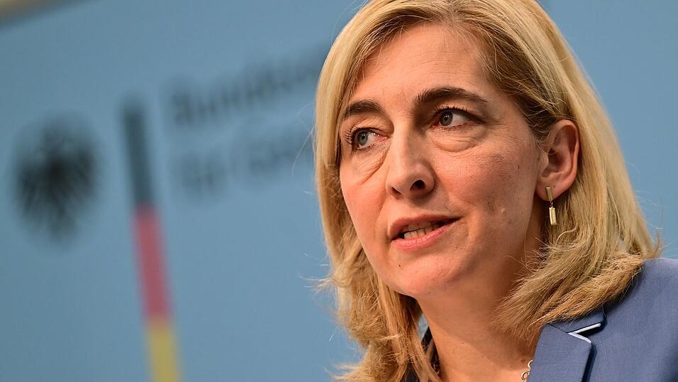 Stellt manche Vorgaben für Pflegeheime in Frage: Gesundheitsministerin Warken. (Foto Archiv) Stellt manche Vorgaben für Pflegeheime in Frage: Gesundheitsministerin Warken. (Foto Archiv)