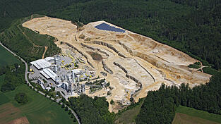 Der Steinbruch der traditionsreichen Firma Rygol in der Nähe von Painten im Norden des Landkreises Kelheim, die die zunehmende Eintrübung der Konjunktur als Zulieferer des Baugewerbes natürlich besonders trifft. Der Steinbruch der traditionsreichen Firma Rygol in der Nähe von Painten im Norden des Landkreises Kelheim, die die zunehmende Eintrübung der Konjunktur als Zulieferer des Baugewerbes natürlich besonders trifft.