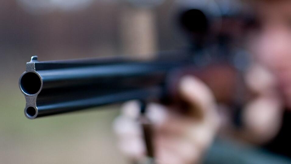 Bei einem Unfall mit einem Jagdgewehr ist in der Ukraine ein sechsjähriges Mädchen getötet worden. (Symbolbild)