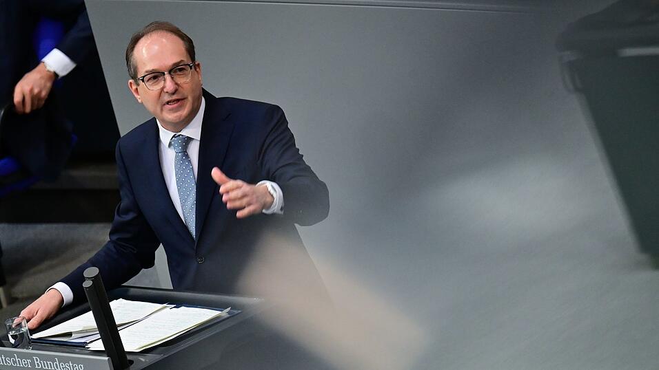 Bundesinnenminister Alexander Dobrindt (CSU) lobte die eigene Migrationspolitik als Erfolg.