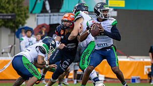 Quarterback Raleigh-Benjamin Yeldell (am Ball) brachte nur zehn Pässe an den Mann. Quarterback Raleigh-Benjamin Yeldell (am Ball) brachte nur zehn Pässe an den Mann.