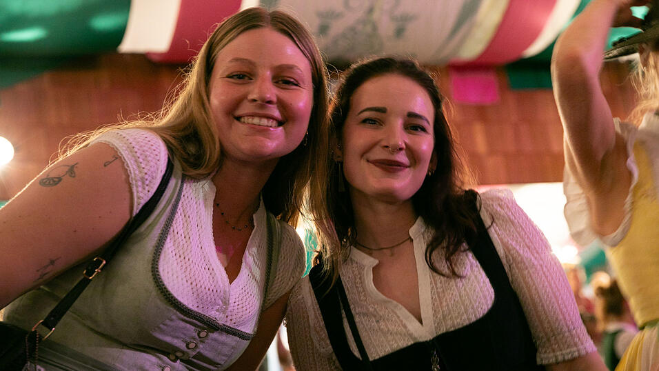 Die Partybilder vom Dienstag, 12. August, aus dem Festzelt Weckmann. Die Partybilder vom Dienstag, 12. August, aus dem Festzelt Weckmann.