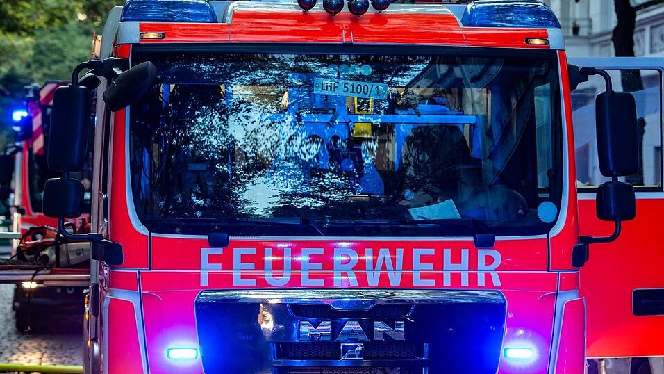 Die Feuerwehr konnte verhindern, dass sich der Brand ausbreitet. (Symbolbild) Die Feuerwehr konnte verhindern, dass sich der Brand ausbreitet. (Symbolbild)