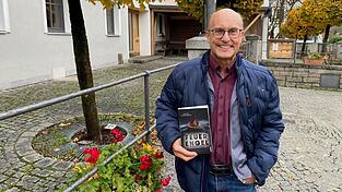 Im Krimi „Feuerengel“ schickt Manfred Faschingbauer seinen Kommissar Moritz Buchmann zum sechsten Mal auf Verbrecherjagd. Im Krimi „Feuerengel“ schickt Manfred Faschingbauer seinen Kommissar Moritz Buchmann zum sechsten Mal auf Verbrecherjagd.