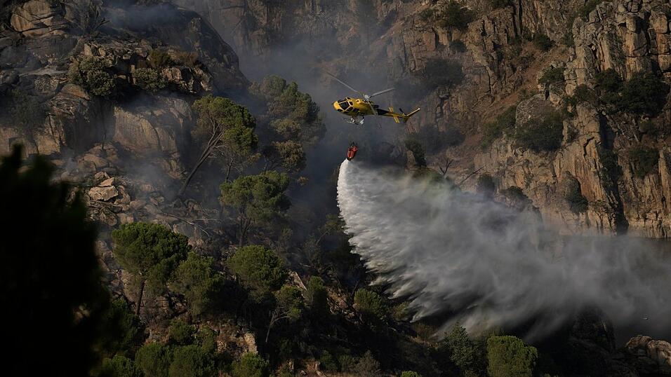 In Spanien sind die verheerenden Waldbrände in den Regionen Madrid, Ávila und Toledo inzwischen weitgehend eingedämmt. In Spanien sind die verheerenden Waldbrände in den Regionen Madrid, Ávila und Toledo inzwischen weitgehend eingedämmt.