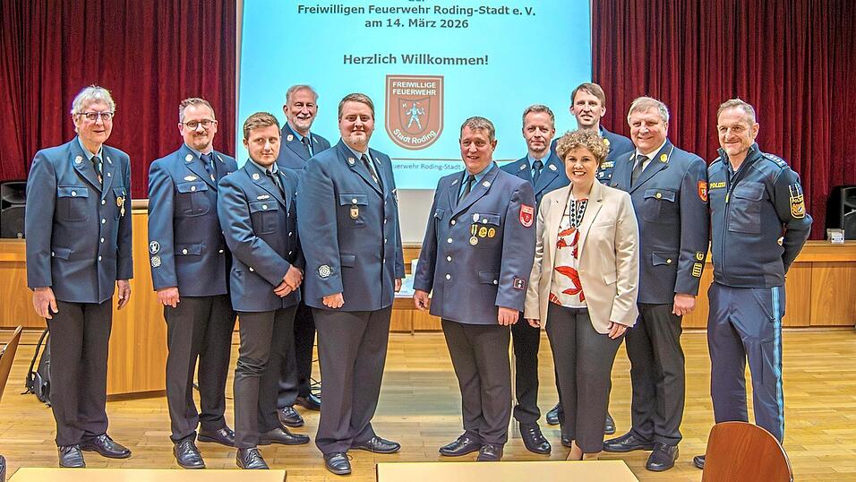 Diese Vorstandschaft f&uuml;hrt die Feuerwehr Roding.