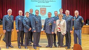 Diese Vorstandschaft f&uuml;hrt die Feuerwehr Roding.