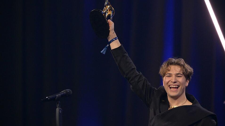 Fionn Ferreira will die Meere von Mikroplastik befreien. Dafür wurde er mit dem Bambi in der Kategorie Unsere Erde ausgezeichnet.