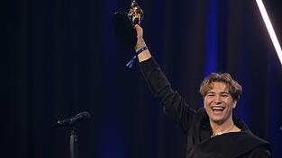 Fionn Ferreira will die Meere von Mikroplastik befreien. Dafür wurde er mit dem Bambi in der Kategorie Unsere Erde ausgezeichnet. Fionn Ferreira will die Meere von Mikroplastik befreien. Dafür wurde er mit dem Bambi in der Kategorie Unsere Erde ausgezeichnet.