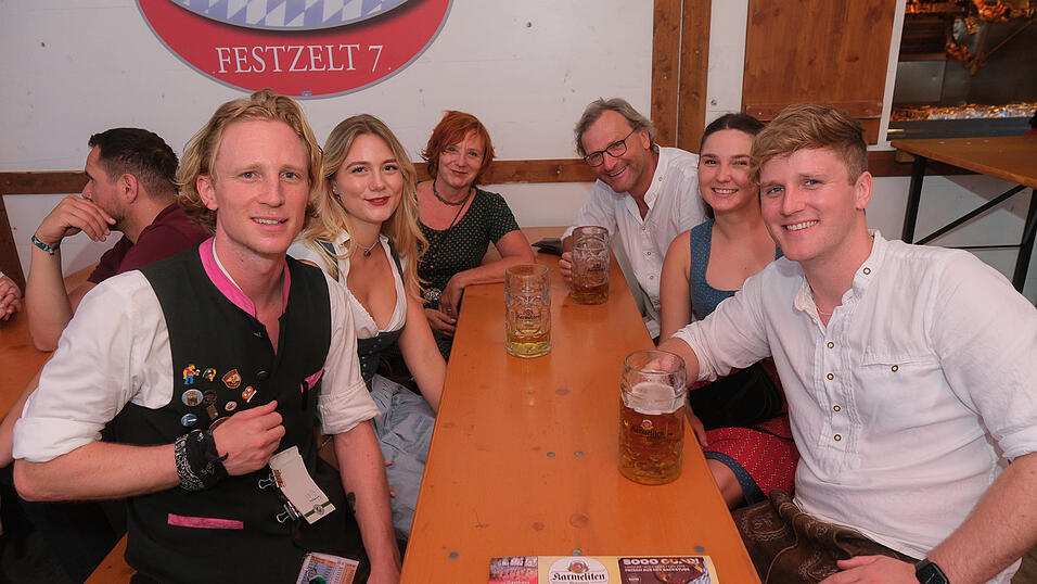 Die Partybilder vom Mittwoch, 16. August 2023, aus dem Festzelt Greindl. Die Partybilder vom Mittwoch, 16. August 2023, aus dem Festzelt Greindl.