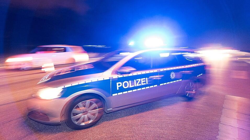 Mit einem Hubschrauber wurde der Motorradfahrer in ein Krankenhaus gebracht.