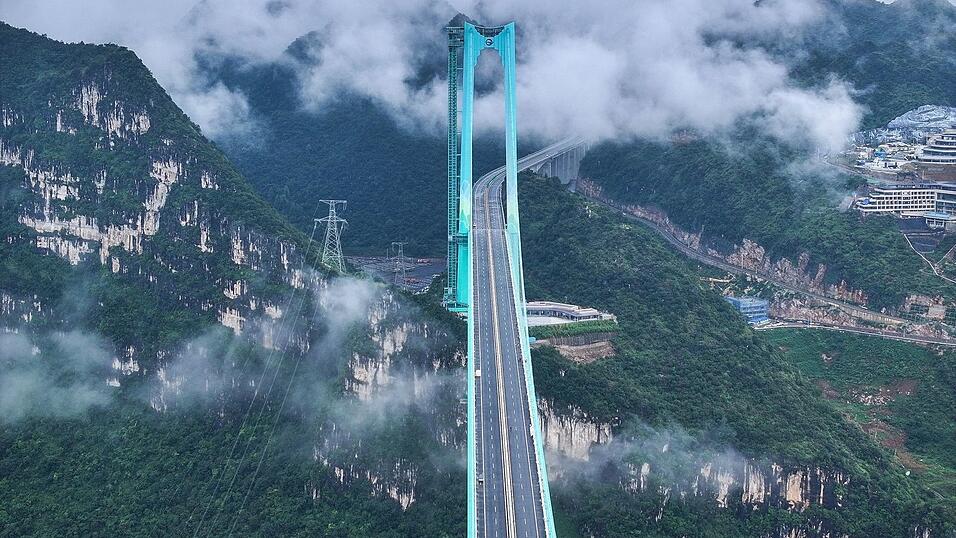 Die Huajiang Grand Canyon Bridge erreicht laut chinesischen Staatsmedien eine Höhe von bis zu 625 Metern.