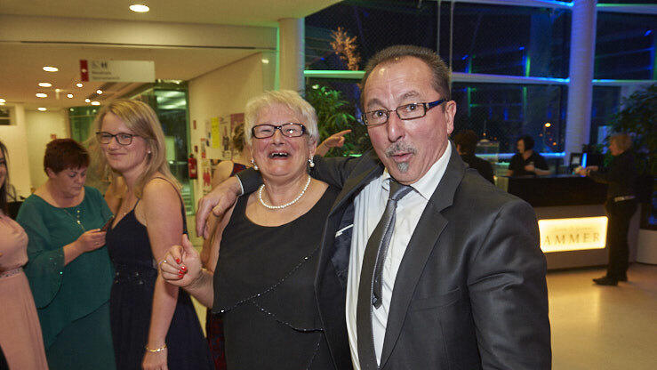 Die Metzgerzunft hat am Samstagabend in die Joseph-von-Fraunhofer-Halle eingeladen. Die Metzgerzunft hat am Samstagabend in die Joseph-von-Fraunhofer-Halle eingeladen.