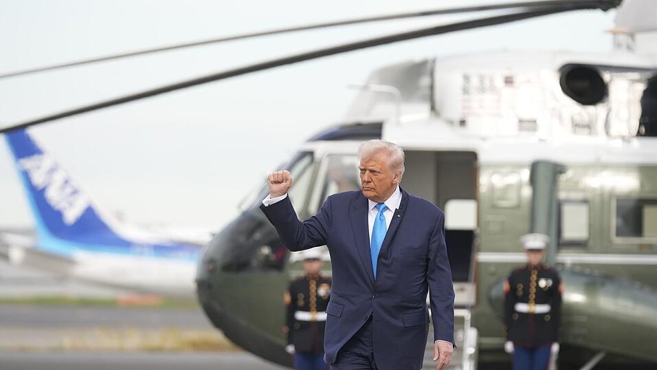 Trump hatte die Obergrenze für die Aufnahme von Flüchtlingen schon in seiner ersten Amtszeit deutlich reduziert. Trump hatte die Obergrenze für die Aufnahme von Flüchtlingen schon in seiner ersten Amtszeit deutlich reduziert.