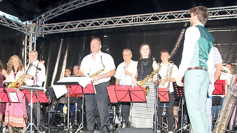 Beim verdienten Schlussapplaus BLO-Big Band. Beim verdienten Schlussapplaus BLO-Big Band.