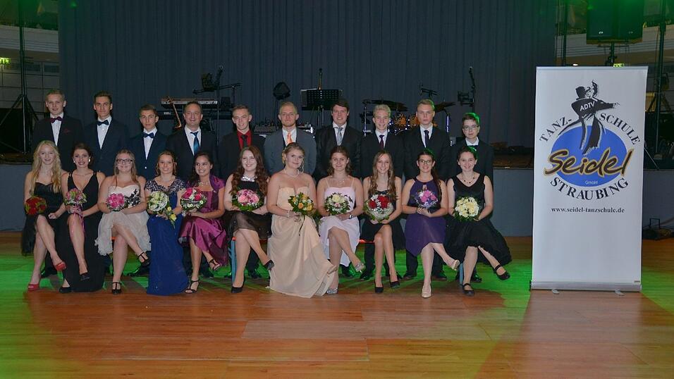 Die Bilder vom Abschlussball der Tanzschule Seidel in der Fraunhofer-Halle am 28. November. Die Bilder vom Abschlussball der Tanzschule Seidel in der Fraunhofer-Halle am 28. November.