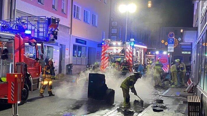 Zahlreiche Feuerwehren sind im Einsatz - darunter auch die Chamer Feuerwehr. Zahlreiche Feuerwehren sind im Einsatz - darunter auch die Chamer Feuerwehr.