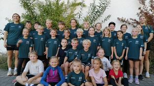 Das Nachwuchsteam der Sparte Ski Alpin hat auch im Sommer viel Spaß am Training. Das Nachwuchsteam der Sparte Ski Alpin hat auch im Sommer viel Spaß am Training.