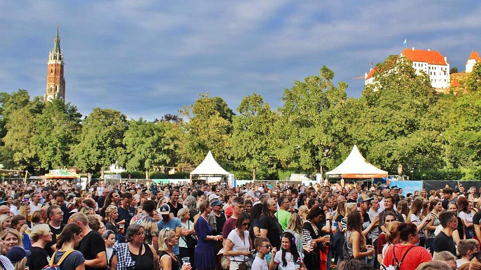 Fotos des&nbsp;ersten Open-Air-Abends auf der Ringelstecherwiese.&nbsp;