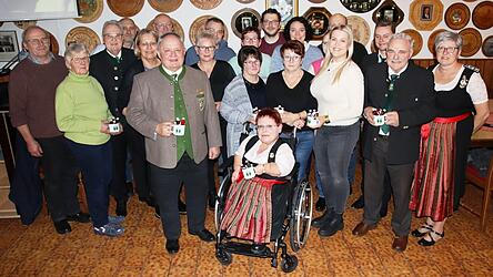 Der Schützengau Kötzting überreichte an alle Helfer ein kleines Dankeschön.