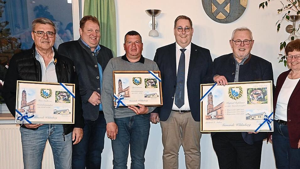 Abschied aus dem Gemeinderat (v.l.): Franz Stadler, dritter B&uuml;rgermeister Martin Forstner, Alfred Hermann, B&uuml;rgermeister Wolfgang Brich, Winfried Rossbauer und zweite B&uuml;rgermeisterin Rita Westermaier.