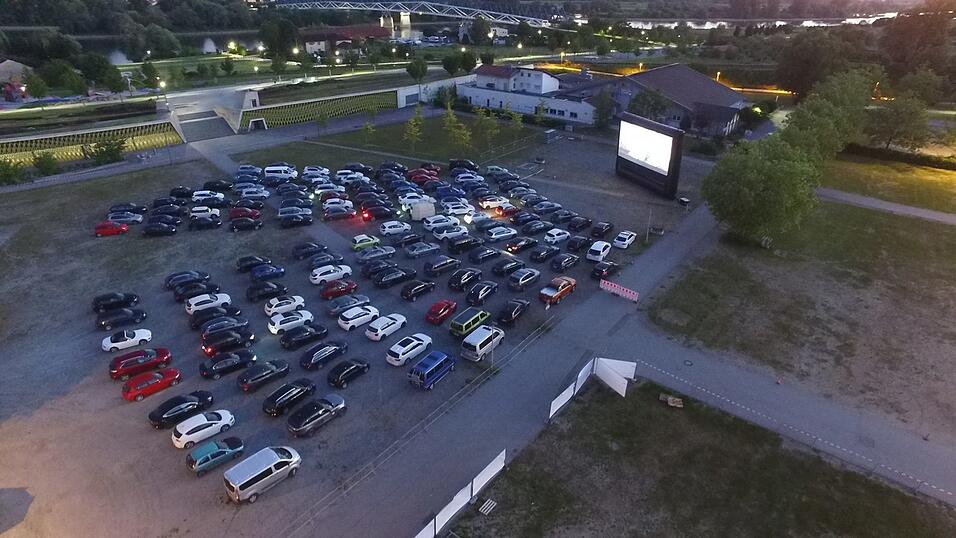 Das Autokino im vergangenen Jahr. An diesem Wochenende gibt es in Deggendorf eine Neuauflage. (Archivbild) Das Autokino im vergangenen Jahr. An diesem Wochenende gibt es in Deggendorf eine Neuauflage. (Archivbild)