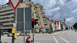 Polizeieinsatz im Rennweg. Um einen Anwohner zur Raison zu bringen, mussten acht Polizisten anr&uuml;cken. Der Mann hatte zuvor wochenlang eine Nachbarin drangsaliert.