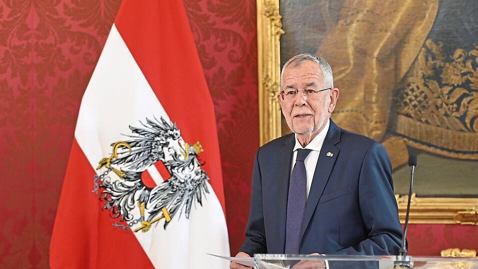 Bundespräsident Alexander Van der Bellen kann, muss dem Sieger aber nicht den Auftrag erteilen, eine Regierung zu bilden. Bundespräsident Alexander Van der Bellen kann, muss dem Sieger aber nicht den Auftrag erteilen, eine Regierung zu bilden.