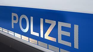 Die zwei maskierten Verd&auml;chtigen fl&uuml;chteten mit dem Handy des 37-J&auml;hrigen. (Symbolbild)