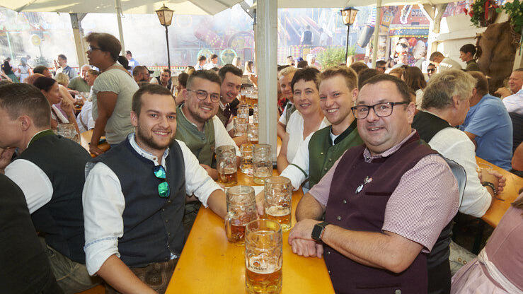 Die Partybilder vom Samstag, 8. August, aus dem Festzelt Lechner. Die Partybilder vom Samstag, 8. August, aus dem Festzelt Lechner.