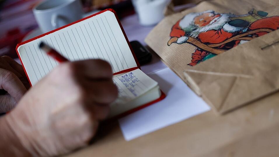 Alles mitnotieren: Das Weihnachtsmann-Seminar dauert mehrere Stunden.