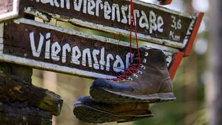 Das Image des Wanderns hat sich einer Studie zufolge seit den 1990er Jahren «von einer eher betulichen zu einer Lifestyle-orientierten Freizeitaktivität» gewandelt. Das Image des Wanderns hat sich einer Studie zufolge seit den 1990er Jahren «von einer eher betulichen zu einer Lifestyle-orientierten Freizeitaktivität» gewandelt.
