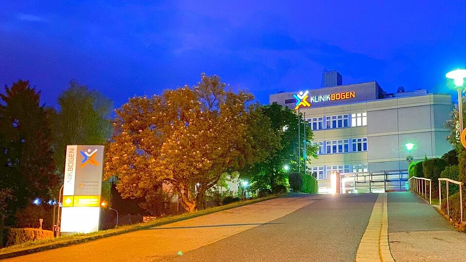 Die beiden Kliniken fahren derzeit pro Monat eine Million Euro Defizit ein. Wie es speziell mit dem Standort Bogen weitergeht, ist im Augenblick stark ungewiss.