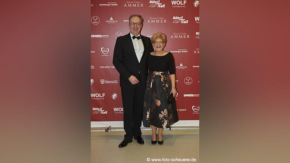 Die Metzgerzunft hat am Samstagabend in die Joseph-von-Fraunhofer-Halle eingeladen. Die Metzgerzunft hat am Samstagabend in die Joseph-von-Fraunhofer-Halle eingeladen.