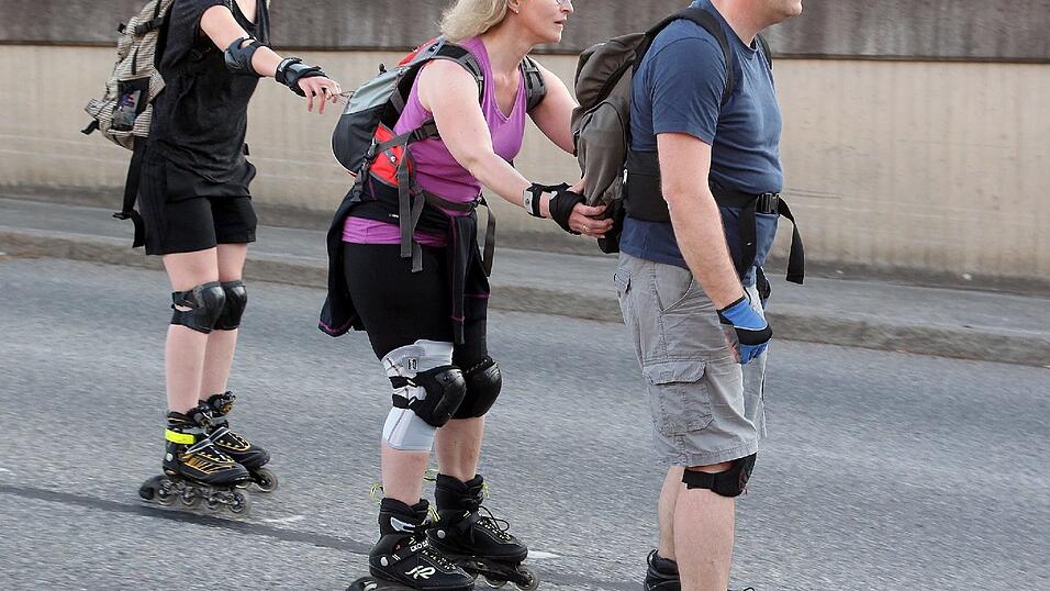 Die Bladenight bereitete den Teilnehmern wieder viel Spaß. Die Bladenight bereitete den Teilnehmern wieder viel Spaß.