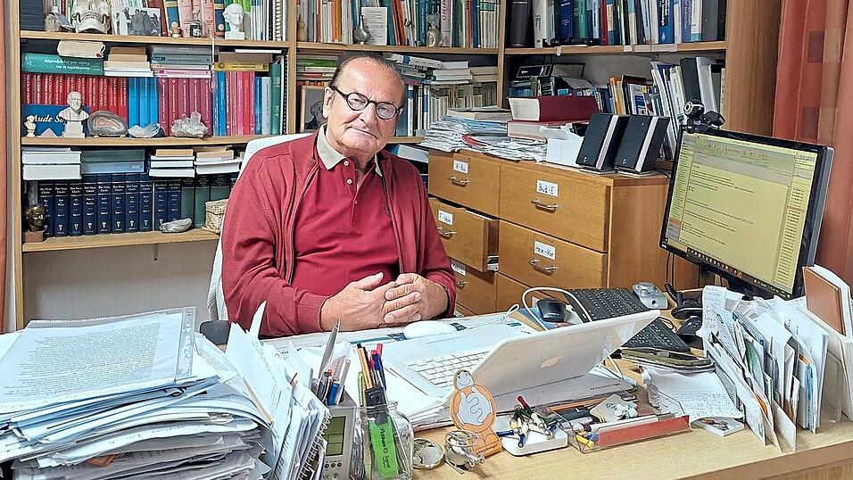 Dr. Klaus Hör sucht einen Nachfolger für seine Zahnarztpraxis mit Kassenzulassung in Waldmünchen. Dr. Klaus Hör sucht einen Nachfolger für seine Zahnarztpraxis mit Kassenzulassung in Waldmünchen.