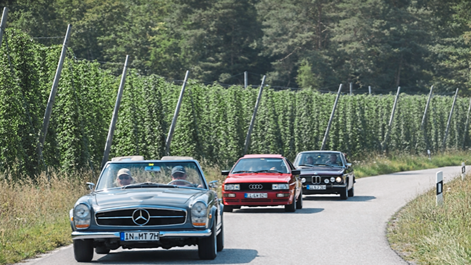 Wie an der Perlenschnur gezogen durchqueren wieder 140 automobile Chromjuwelen bei der 21. Auflage der Donau Classic am kommenden Samstagnachmittag die Hallertau.